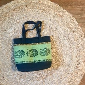 Unique sleeping cat bag tote